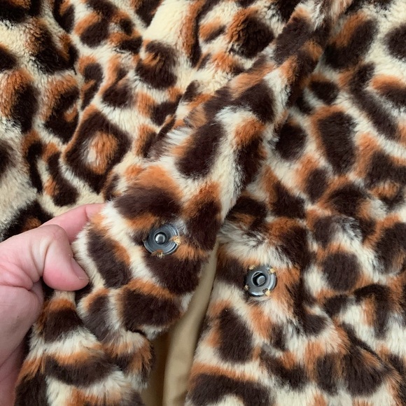 Fuzzy and soft cheetah jacket - Picture 7 of 9